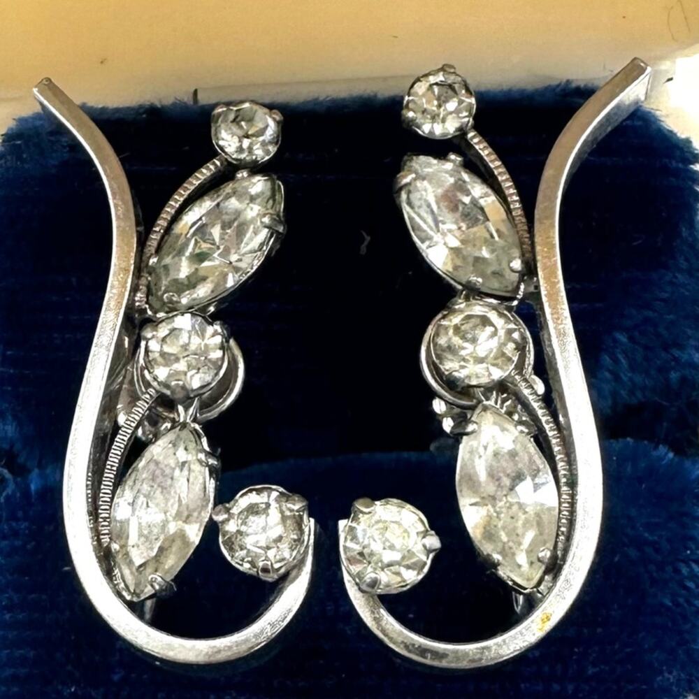Krementz vintage clear rhinestones rhodium silver tone screw back earrings